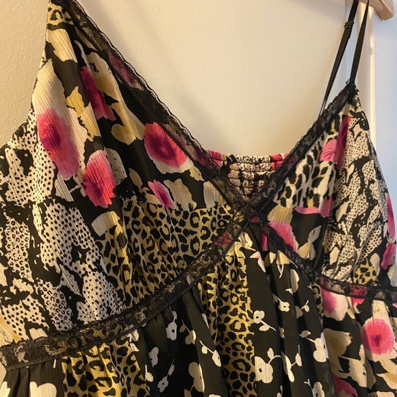 Express mini dress - multiple prints - ruffled. - Picture 2 of 5